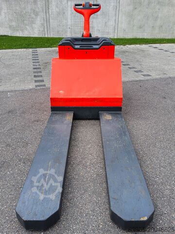 Warehouse technology Linde T 30