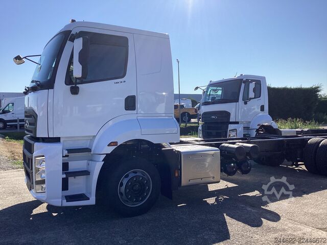 Custom body truck Ford Ford 4x2 Road 1833 Low Roof Sleeper Cab