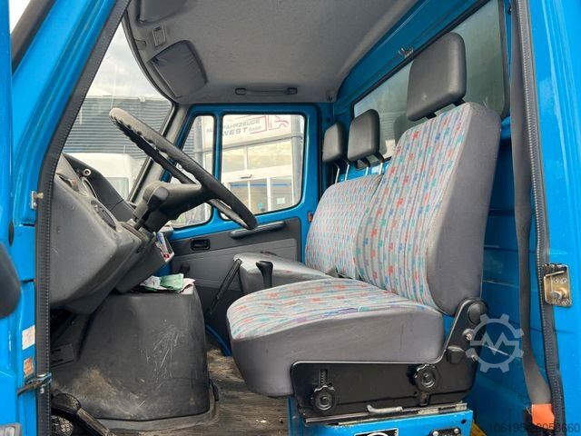 Box van MERCEDES-BENZ 410 D Koffer *Hebebühne*