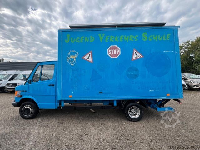 Box van MERCEDES-BENZ 410 D Koffer *Hebebühne*