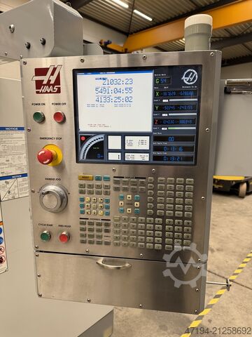 Vertikales Bearbeitungszentrum HAAS VF-4