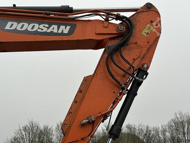 Excavator Doosan DX300LC-5