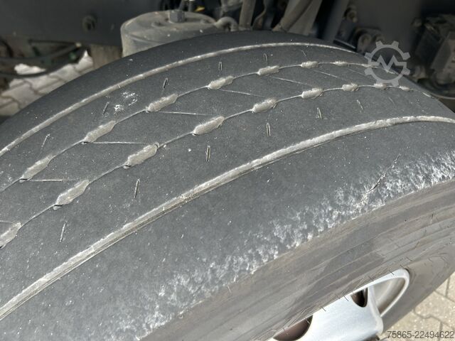 Standard-SZM Volvo FM 330 Globetrotter / 742 dkm / VEB+ / Spoilers...