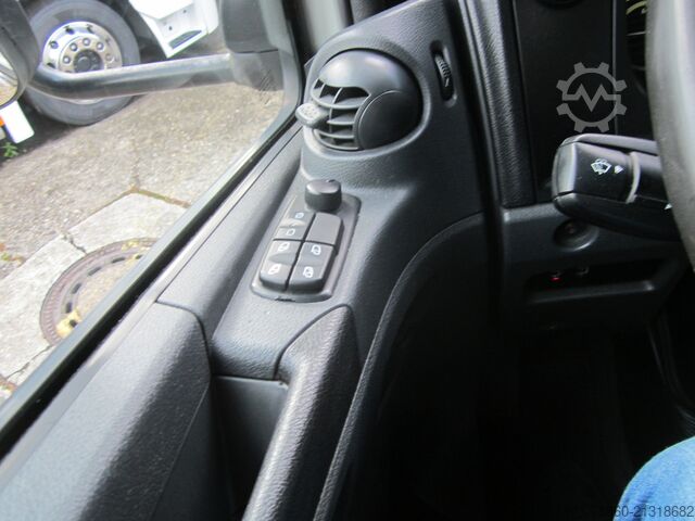 Box truck Mercedes-Benz 1230 Atego Koffer 8,14 m lang LBW Autom.