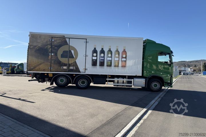 Refrigerated truck Volvo FH-460 6x2R Carrier / Swiss-Vehicle