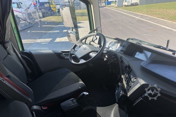 Refrigerated truck Volvo FH-460 6x2R Carrier / Swiss-Vehicle