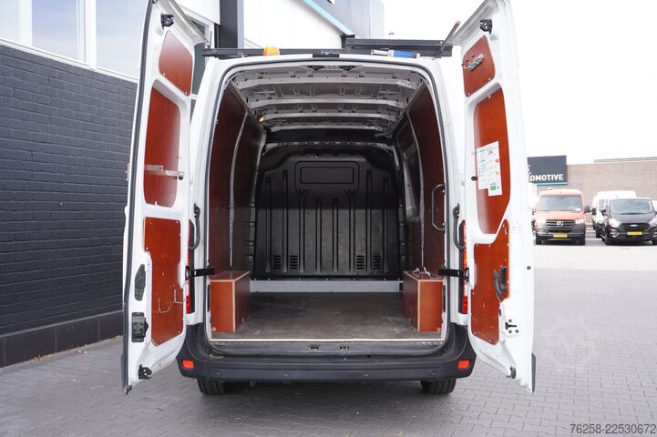 Delivery van Renault Master 2.3 dCi 150PK L2H2 - Airco - Navi - Crui...