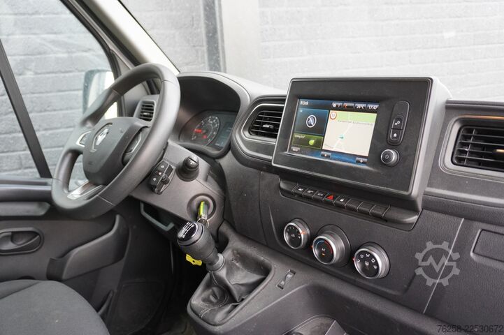 Delivery van Renault Master 2.3 dCi 150PK L2H2 - Airco - Navi - Crui...