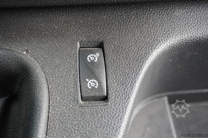 Delivery van Renault Master 2.3 dCi 150PK L2H2 - Airco - Navi - Crui...