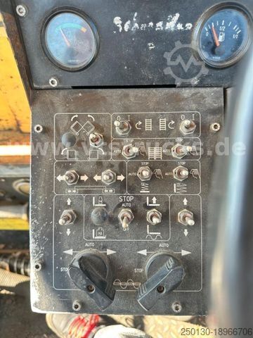 Asphalt mixing plant DEMAG DF 65P Straßenfertiger