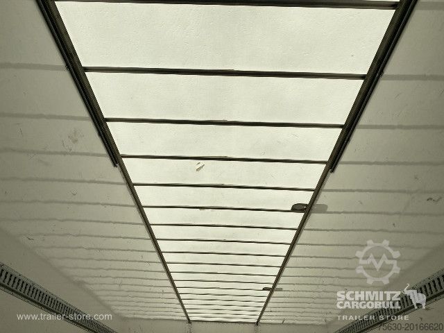 Box semitrailer Fruehauf Semitrailer Dryfreight Standard Porte relevante