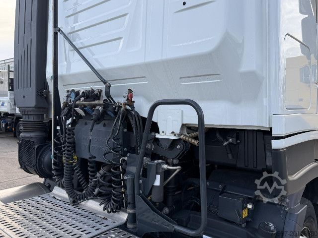 Standard tractor unit IVECO AS440S46T/P LNG / Intarder