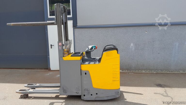 Hochhubwagen Elektrohubwagen Jungheinrich ERD 220