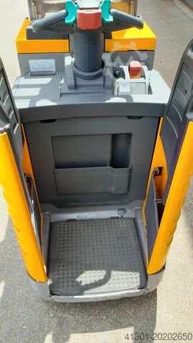 Hochhubwagen Elektrohubwagen Jungheinrich ERD 220