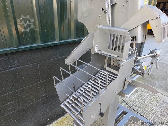 Meat processing machine Lorenzo Barrosso K4-90 H-3200 Automatic Double Clipper