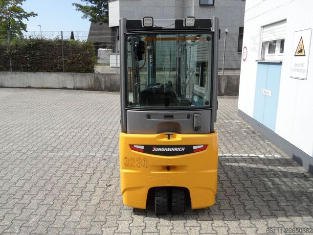 Elektro 3 Rad-Stapler Jungheinrich EFG 215 - Triplex - Doppelpedal - wenig Stunden