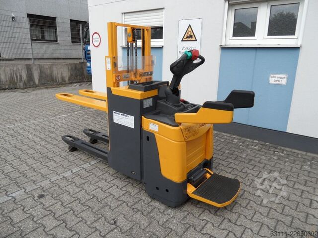 Hochhubwagen Jungheinrich ERD 220 - NEUE Batterie - Plattform klappbar