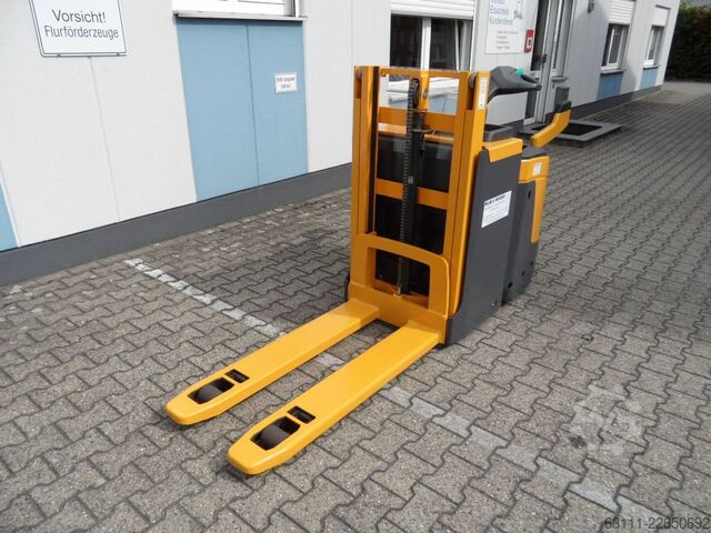 Hochhubwagen Jungheinrich ERD 220 - NEUE Batterie - Plattform klappbar