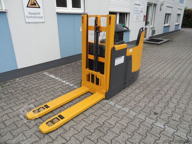 Hochhubwagen Jungheinrich ERD 220 - 2 Meter Hubhöhe - feste Plattform
