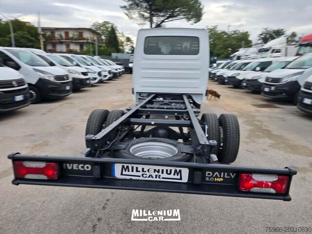 Lkw-Fahrgestell Iveco DAILY 70C17 PASSO 3750 2011