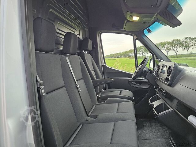 High-roof van MERCEDES-BENZ SPRINTER 317 L2H2 Automaat Mbux
