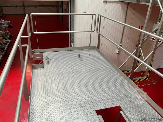 Lagerbühne GRT Projects 9,2 m² Edelstahl Bühne