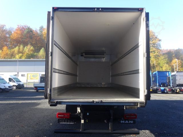 Refrigerated truck MAN 18.290 TGM Tiefkühler UT800 2xBett Vollluftfeder