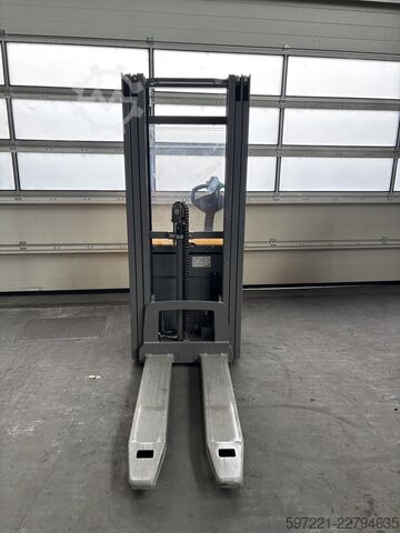Palettenstapler Jungheinrich EJC 110