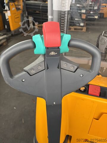 Palettenstapler Jungheinrich EJC 110