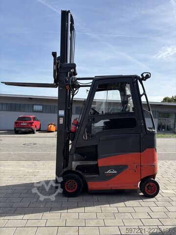 Elektrisch – 4 Räder Linde E20-01/600 Hochgesetzt