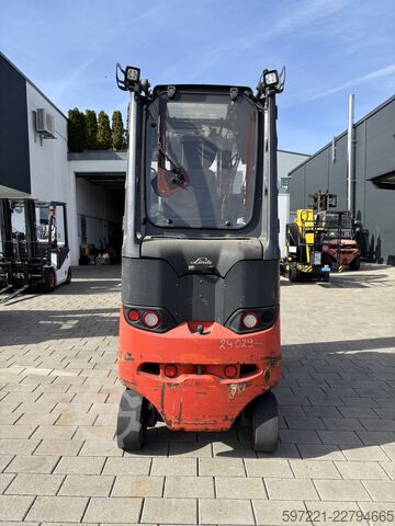 Elektrisch – 4 Räder Linde E20-01/600 Hochgesetzt