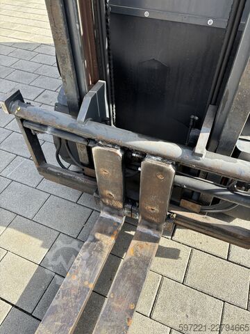 Elektrisch – 4 Räder Linde E20-01/600 Hochgesetzt