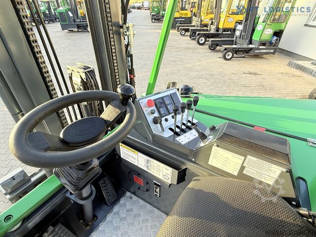 Vierwege-Gabelstapler Combilift CB4000 GAS TRIPLEX 5200 POSITIONER