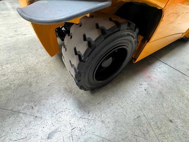 Service + statutory accident prevention inspection (UVV) 07/27, electric, 2,910 operating hours Jungheinrich EFG S30