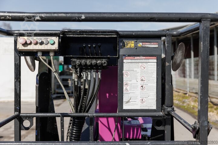 Selbstfahrende Arbeitsbühne Niftylift Nifty 120T