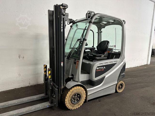 Electric 4-wheel forklift Still RX 60-25 - TRIPLEX 4,6 m - BATT. 80 % !!!