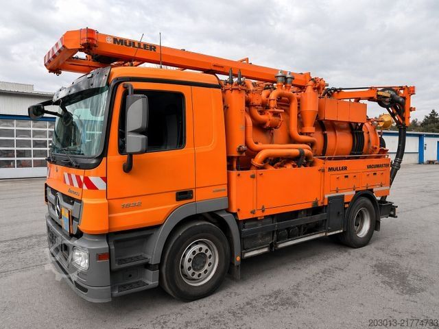 Vacuum tank truck MERCEDES-BENZ 1932 4x2 Kanalreiniger Kombi MÜLLER F70KH