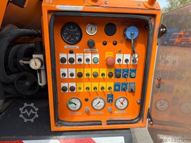 Vacuum tank truck MERCEDES-BENZ 1932 4x2 Kanalreiniger Kombi MÜLLER F70KH