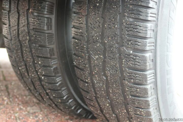 Box body Iveco 72 C 180 bak + Dhollandia klep 1000 KG 3.0 L motor