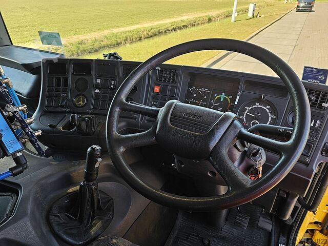 Road sweeper SCANIA P94.220