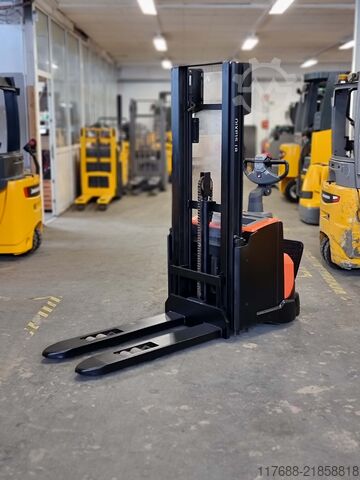 High lift truck driver BT BT Hochhubwagen BT SWE 120L