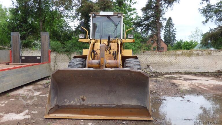 Loader LIEBHERR E 521