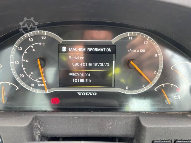 Radlader Volvo L 90 H (High tip + New tires)