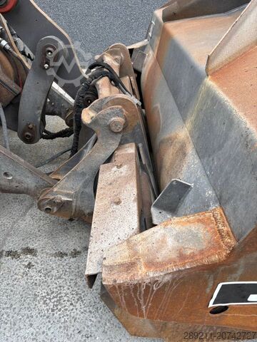 Radlader Volvo L 90 H (High tip + New tires)