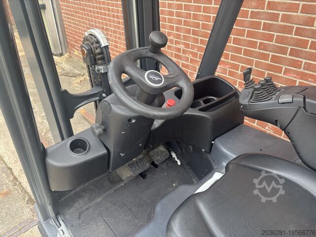 Electric 3-wheel forklift Linde E15-02