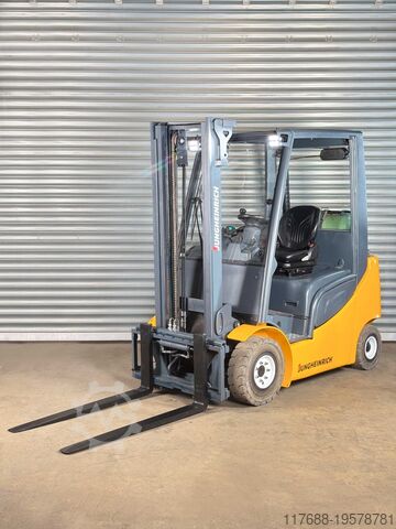 Treibgas-Frontstapler Jungheinrich TFG 316s - Service Neu - 3,3m Hub - 1,6t - VW Motor