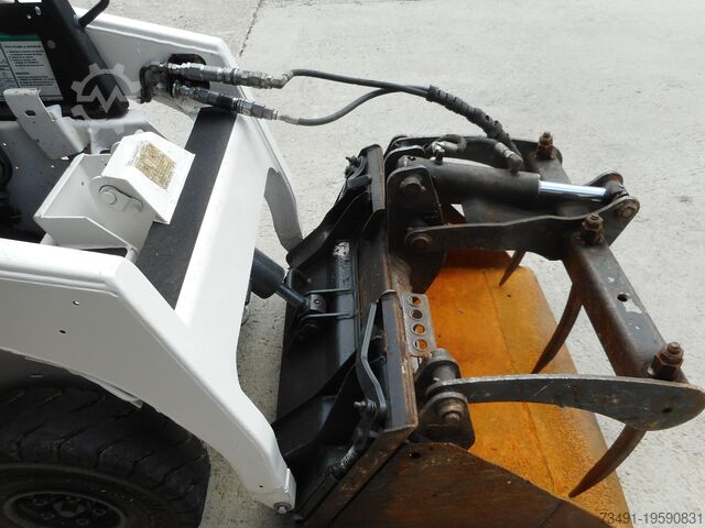 Skid steer loader Bobcat S70