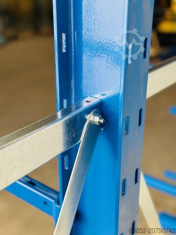 Kragarmregal ca. 3,15 lfm. Kragarmregal mit Fachböden H: 250cm 140 kg/Arm META Multistrong