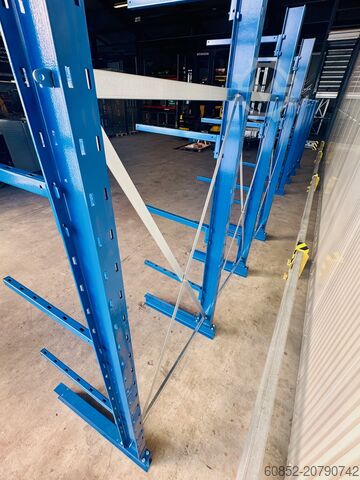 Kragarmregal ca. 3,15 lfm. Kragarmregal mit Fachböden H: 250cm 140 kg/Arm META Multistrong