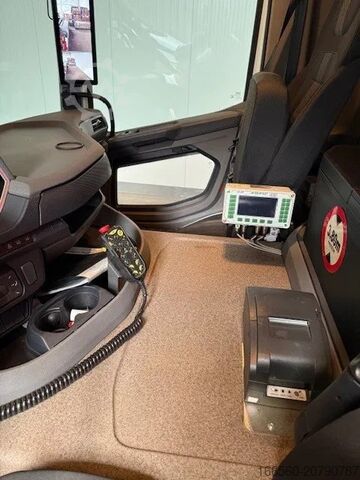 Containertransport (Hakenlift) DAF XD 450 FAN FAssi F235A.2.23 E-Dynamic + TAM T20...